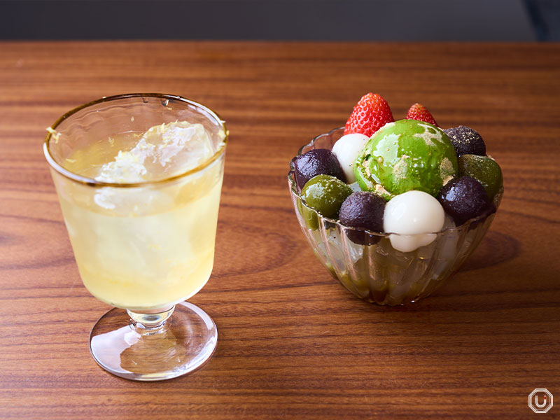 抹茶クリームあんみつとハーブ香る柑橘冷茶のセット