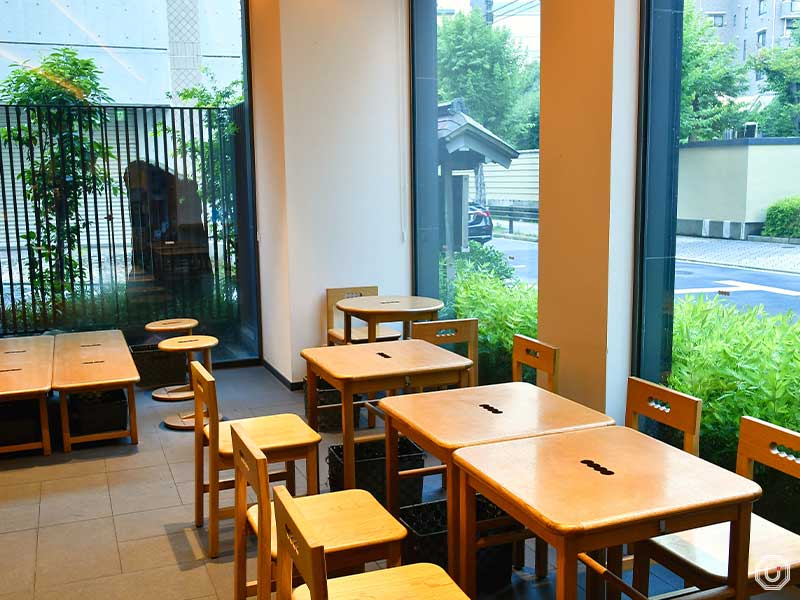 Habutae Dango interior