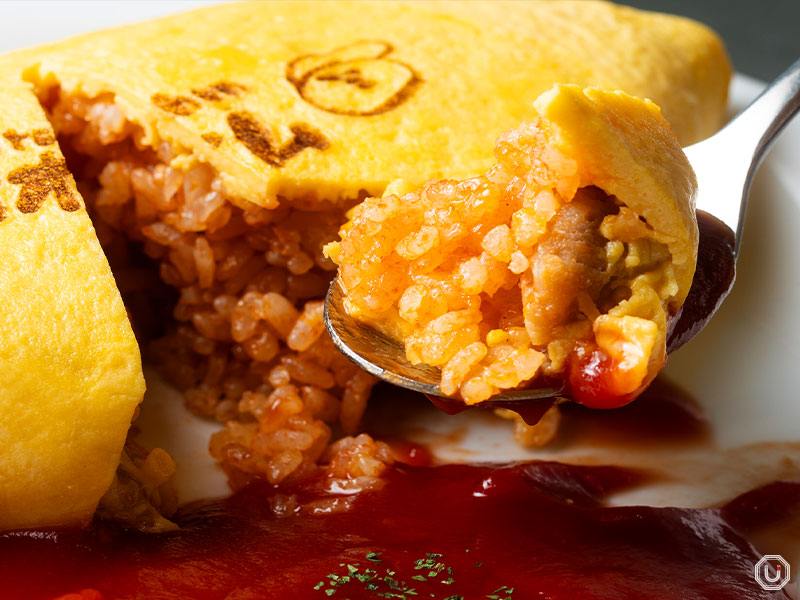 Roll omurice with ketchup