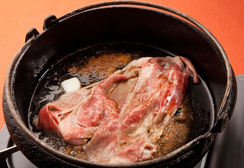 Kansai-style sukiyaki preparation