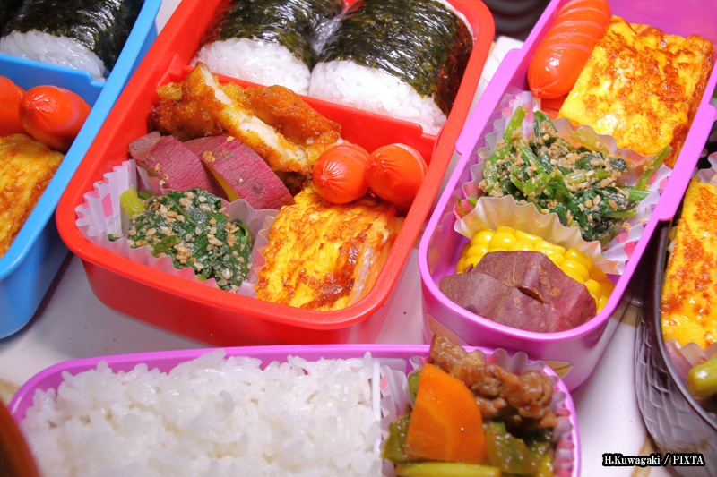 a Japanese parent making school bentos for seeral kids
