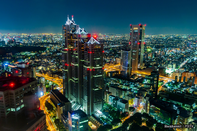 view of the Tokyo Metropolitan Government Building at night