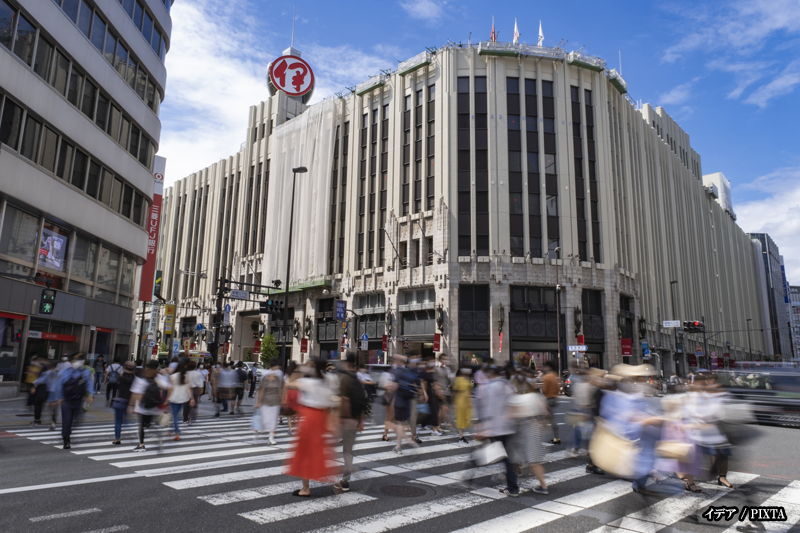busy Shinjuku intersection