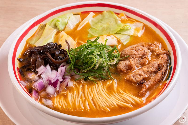 代々木公園の近くにある『ヴィーガンビストロ じゃんがら』のヴィーガンラーメン