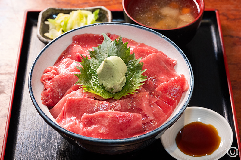 Mega maguro donburi at Dagashiya