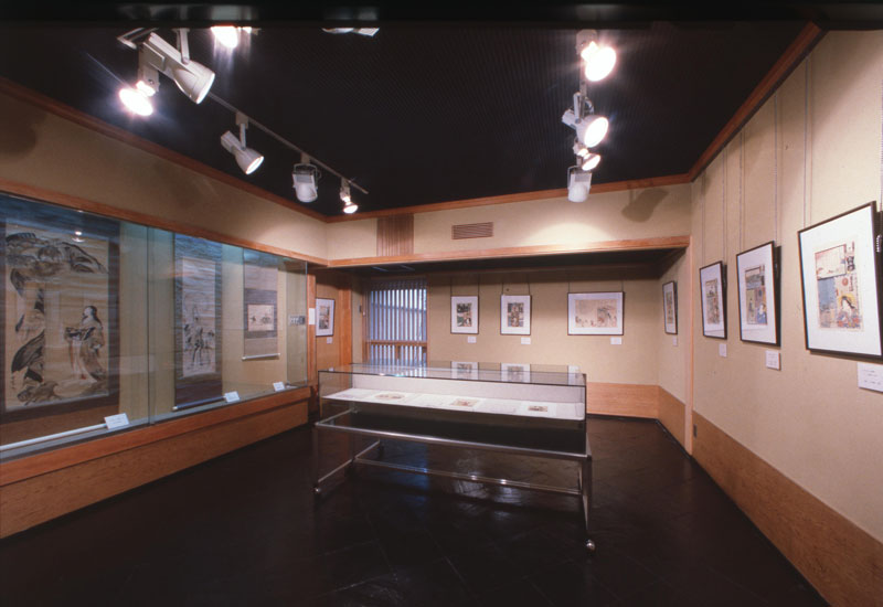『河鍋暁斎記念美術館』の第一展示室内観