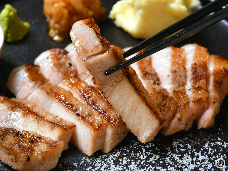 沖縄酒場ハイサイのキビまる豚のロースステーキ