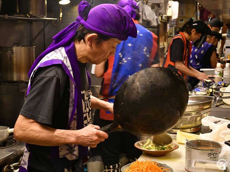 抱瓶の店員
