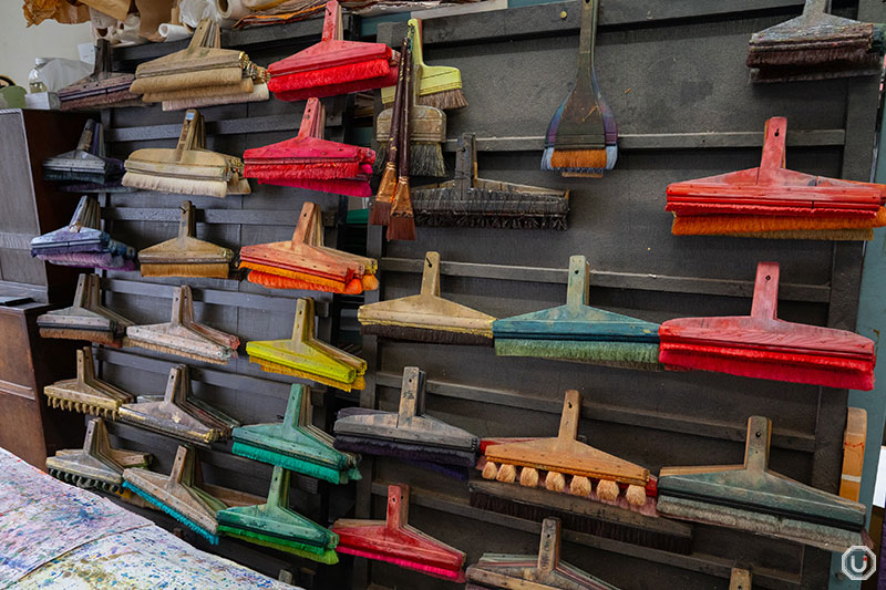 Brushes used for paper dyeing