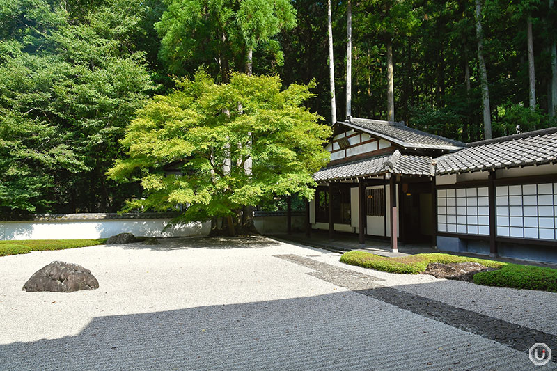玉堂美術館の日本庭園