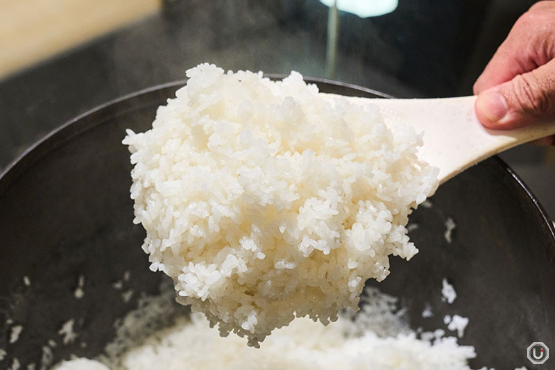 新宿にある定食店、大かまど飯 寅福の釜炊きご飯