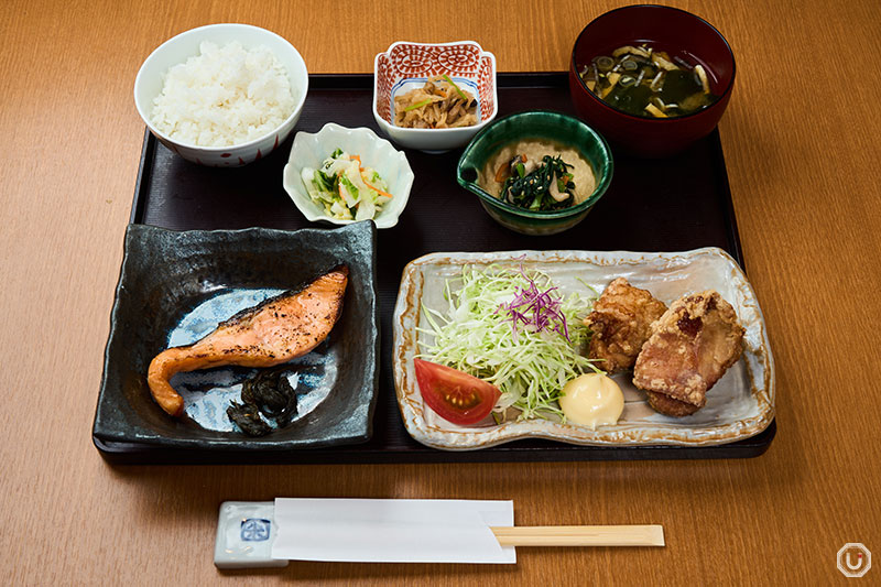 新宿にある定食店、大かまど飯 寅福の定食