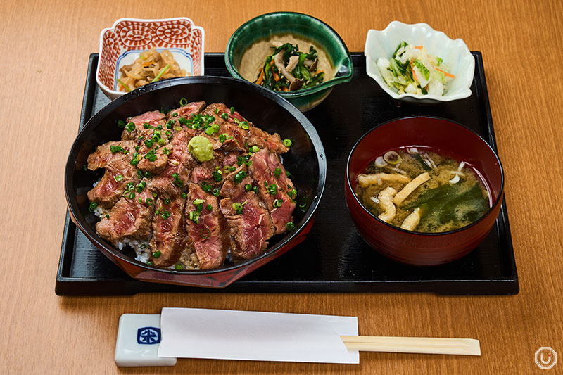 新宿にある定食店、大かまど飯 寅福の定食