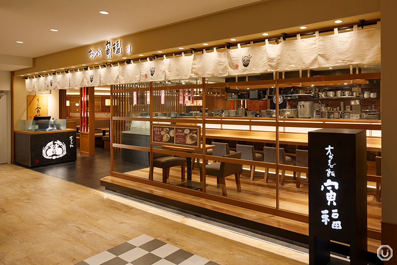 新宿にある定食店、大かまど飯 寅福の外観