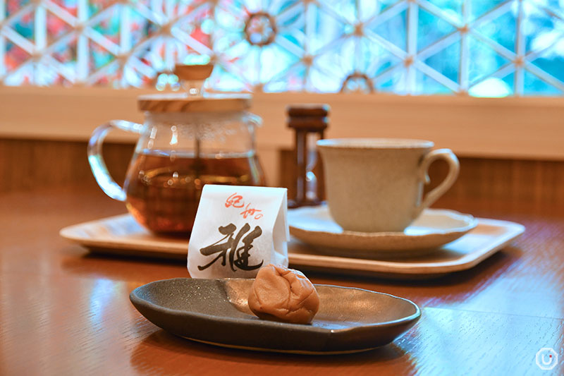 Kishū no Miyabu umeboshi and Japanese black tea