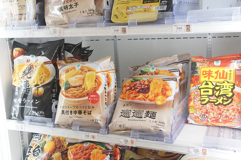 Various frozen ramen available at Japanese convenience stores